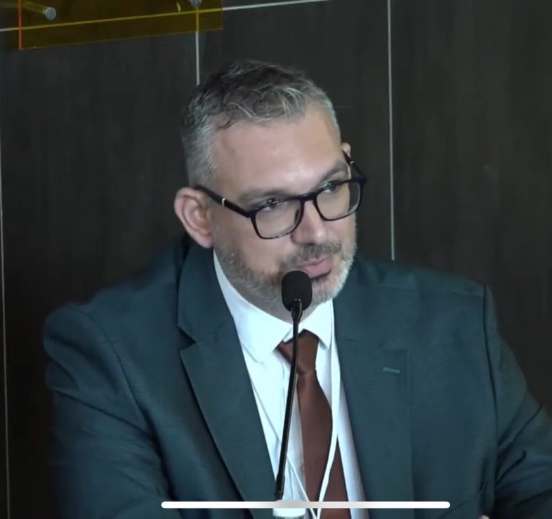 Ο Κώστας Λαμπρόπουλος, δημοσιογράφος και μέλος ΠΣΑΤ, ανέλυσε το πείραμα της Αχαϊας για τα fake news