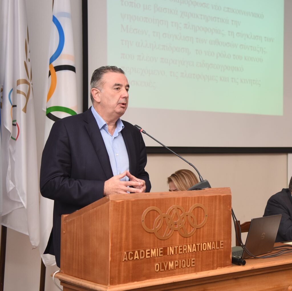 Ο Σωτήρης Τριανταφύλλου, πρόεδρος της ΠΟΕΣΥ, τόνισε ότι αντιμετωπίζουμε τις προκλήσεις των νέων τεχνολογιών, έχοντας πάντα στο προσκήνιο τον δημοσιογράφο και τον άνθρωπο