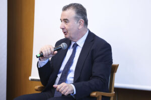 Εκπόνηση του σχεδίου δράσης για την ασφάλεια και την ενίσχυση της θέσης των Δημοσιογράφων και άλλων επαγγελματιών των Μέσων Ενημέρωσης