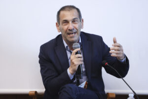 Εκπόνηση του σχεδίου δράσης για την ασφάλεια και την ενίσχυση της θέσης των Δημοσιογράφων και άλλων επαγγελματιών των Μέσων Ενημέρωσης