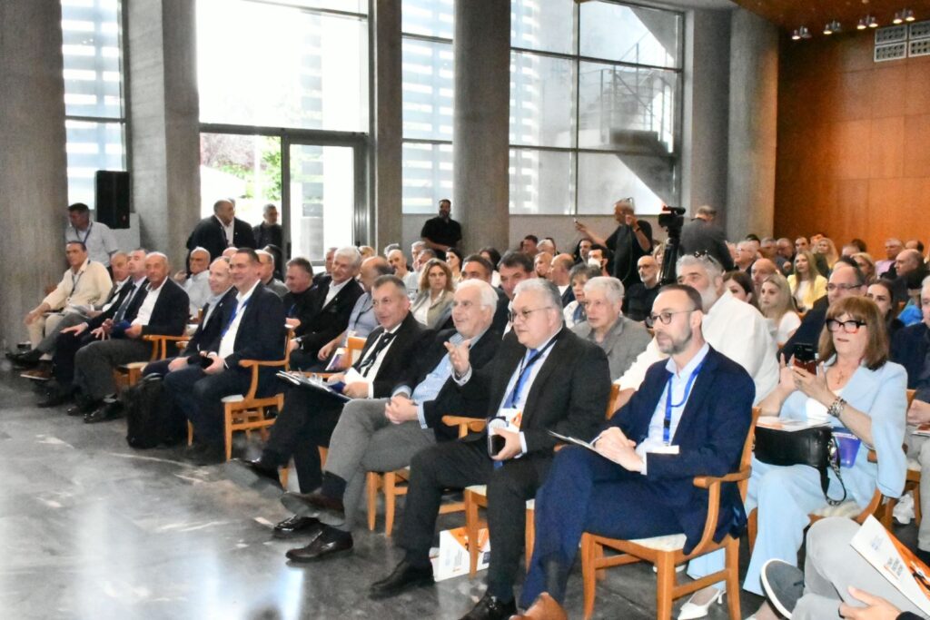 "Πλημμύρισε" η αίθουσα "Μανόλης Αναγνωστάκης"  από κόσμο, στην τελετή έναρξης του 1ου Συνεδρίου Ερασιτεχνικού Αθλητισμού του ΠΣΑΤ-Οι χαιρετισμοί
